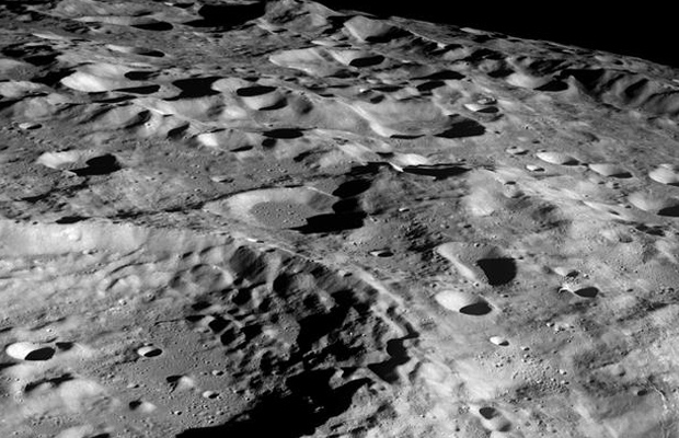Descubrieron misteriosa fuente de calor en el lado oculto de la Luna