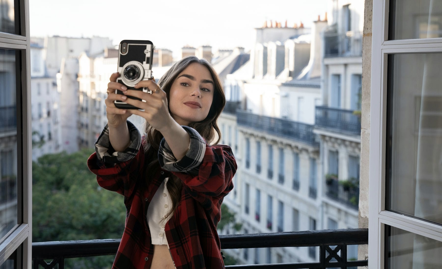 ‘Emily en París’ corre contrarreloj para filmar antes de los Juegos Olímpicos