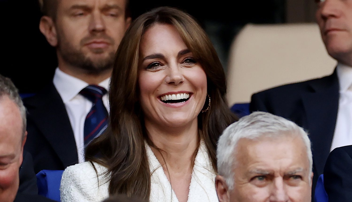 Hombres desafían a William: le piden matrimonio en público a Kate Middleton