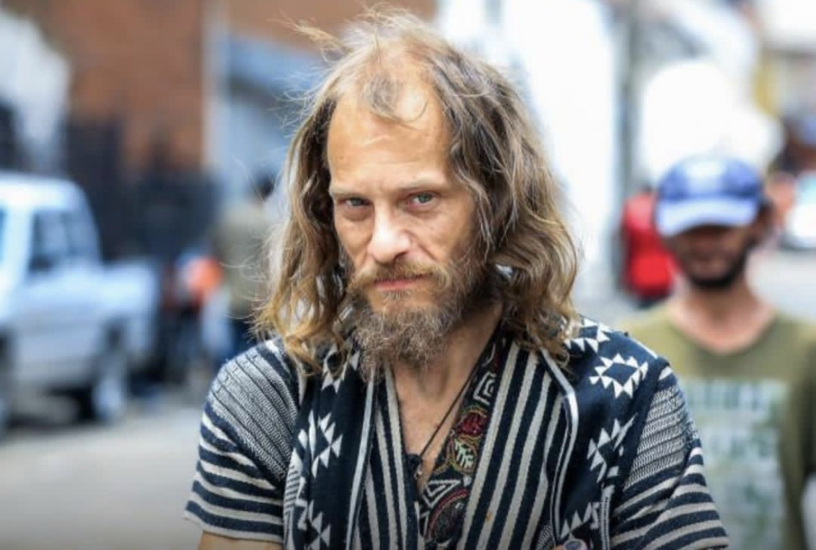 La historia del canadiense millonario que vive en condiciones de calle en Medellín