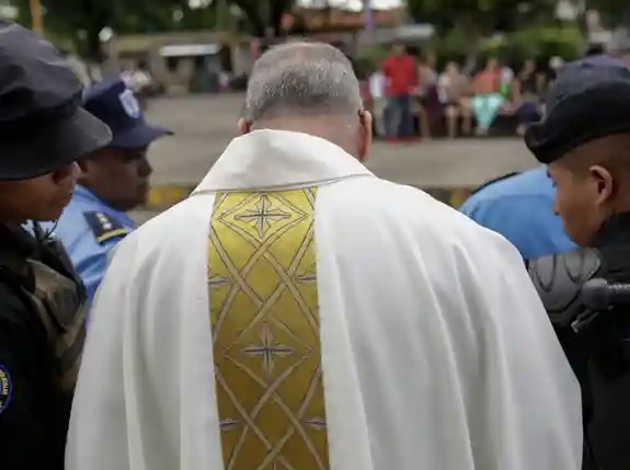 Vaticano acogerá a 12 sacerdotes expulsados de Nicaragua