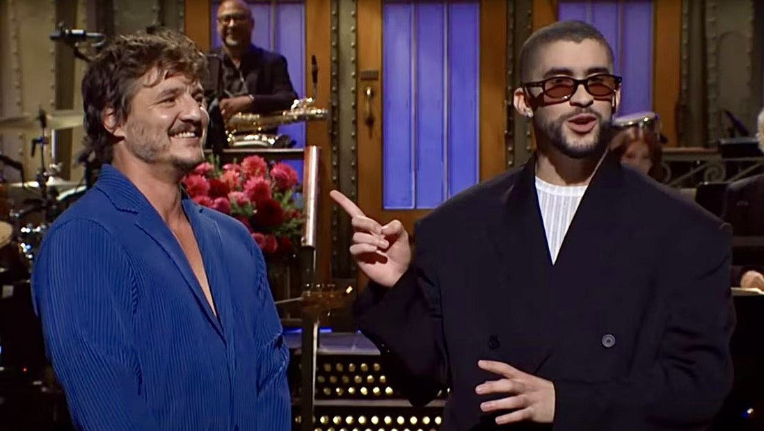 Pedro Pascal aparece en «SNL» para ayudar a Bad Bunny en su monólogo