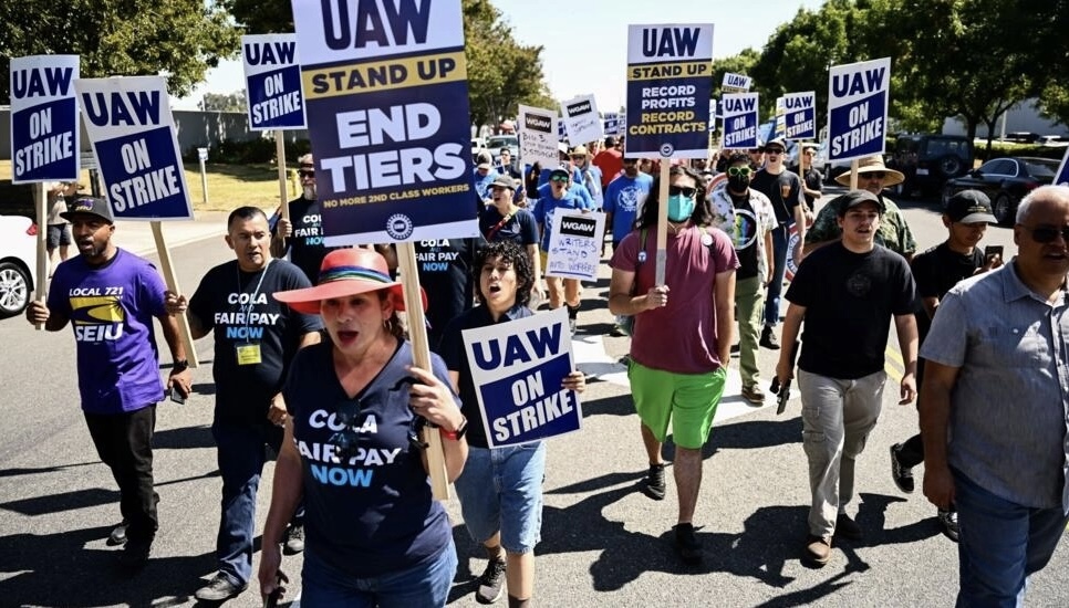 La huelga en el sector automotor de EE.UU. se extiende a una gran fábrica de Stellantis