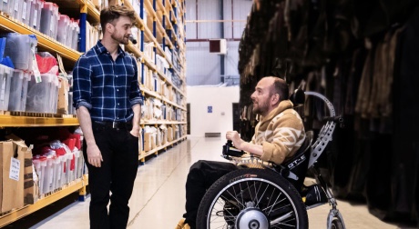 Daniel Radcliffe produce un documental sobre su doble en «Harry Potter» que quedó paralizado tras accidente en el set de «Deathly Hallows»