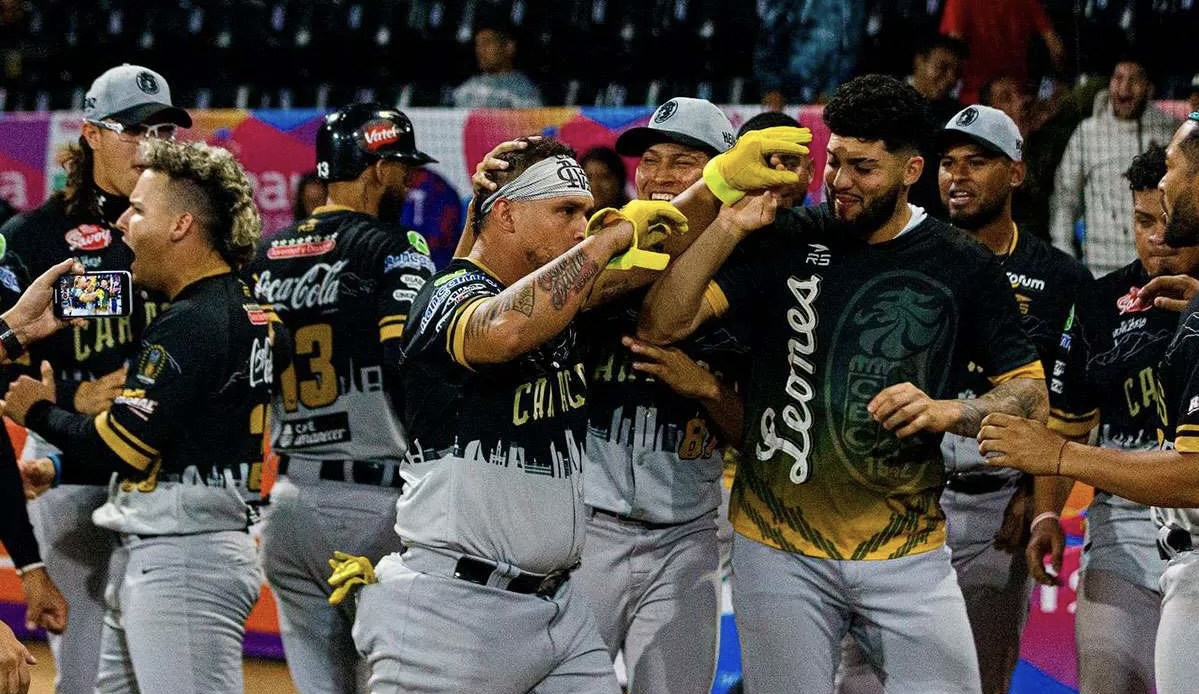 ¡Los eternos rivales! Los leones del Caracas derrotaron a los Navegantes del Magallanes