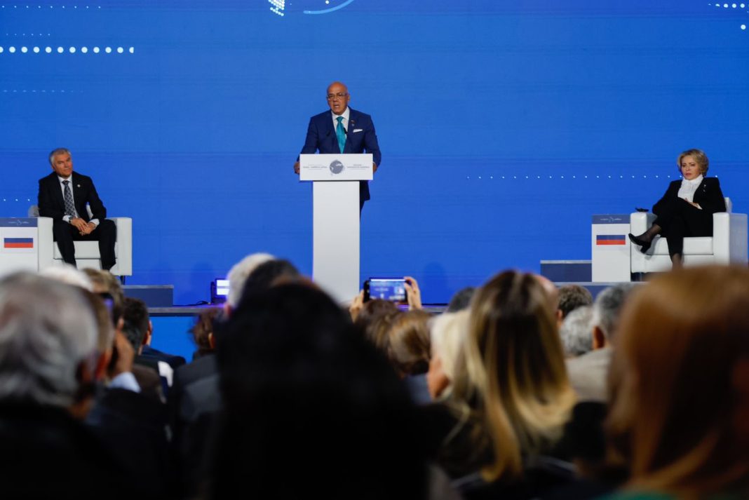 Rodríguez: Las sanciones son una verdadera plaga contra la humanidad