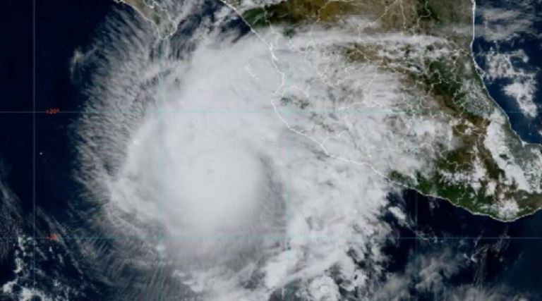 Norma se intensifica a huracán categoría 3 rumbo a Baja California Sur