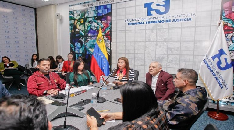 Desarrollan mesa de trabajo sobre jóvenes privados de libertad