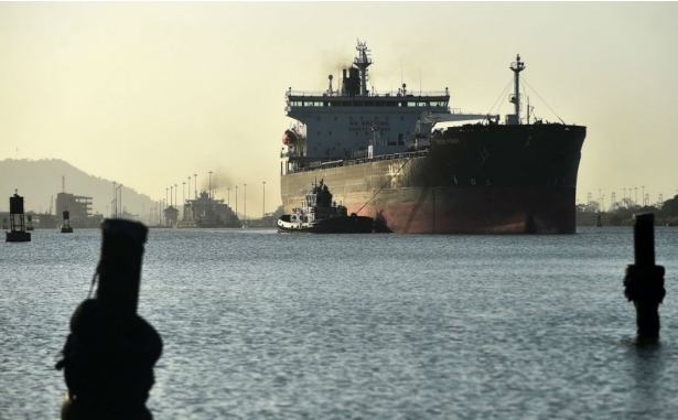 El canal de Panamá reducirá desde noviembre el tránsito diario de barcos por la sequía extrema