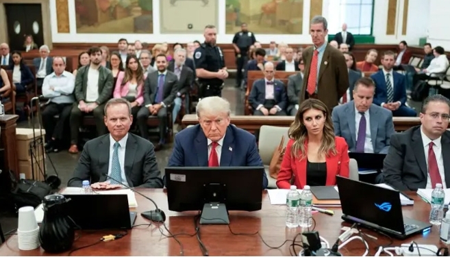 Trump vuelve al juzgado en el segundo día de juicio en Nueva York junto a su hijo Eric