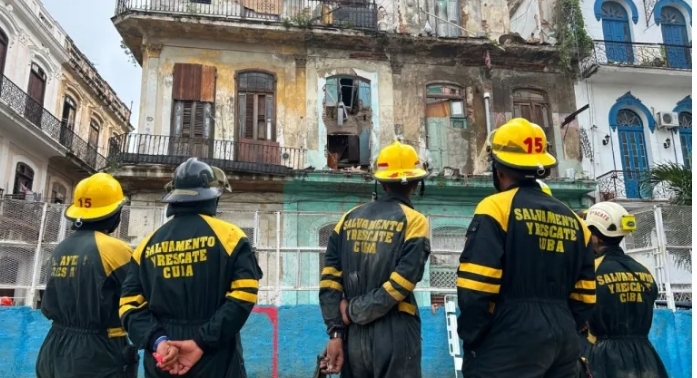 Tres muertos, incluidos dos bomberos, en colapso de edificio en La Habana