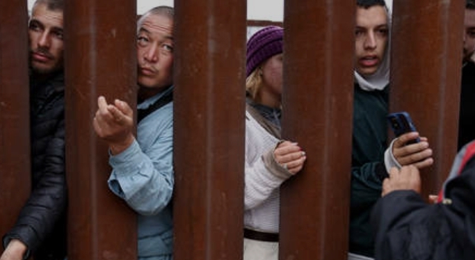 «Es un retroceso»: López Obrador reprueba decisión de Biden de ampliar muro fronterizo