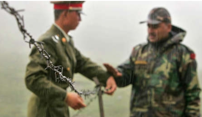 China y la India se comprometen a mantener la paz y la tranquilidad en su disputada frontera