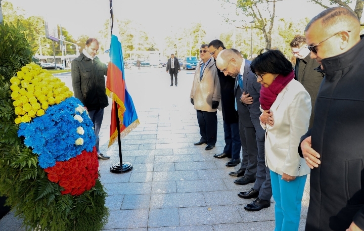 Vicepresidenta Rodríguez rinde honores al Libertador en Rusia
