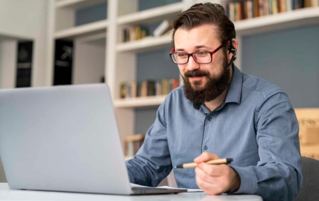 Así puedes trabajar como profesor remoto de Espanol y ganar sueldo en dólares