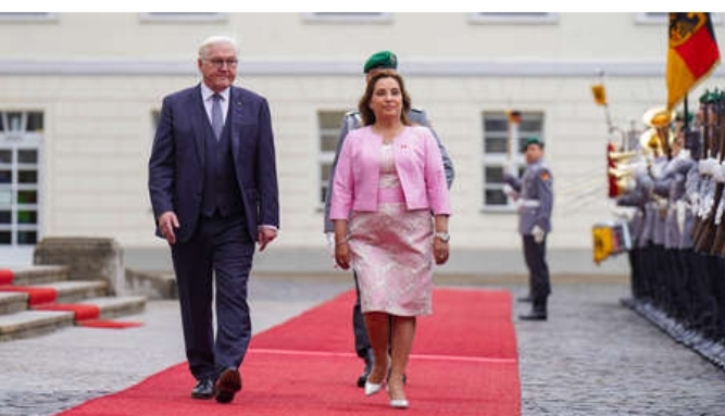 «Crecimiento con inclusión»: El discurso de Boluarte en Alemania que repudian manifestantes peruanos