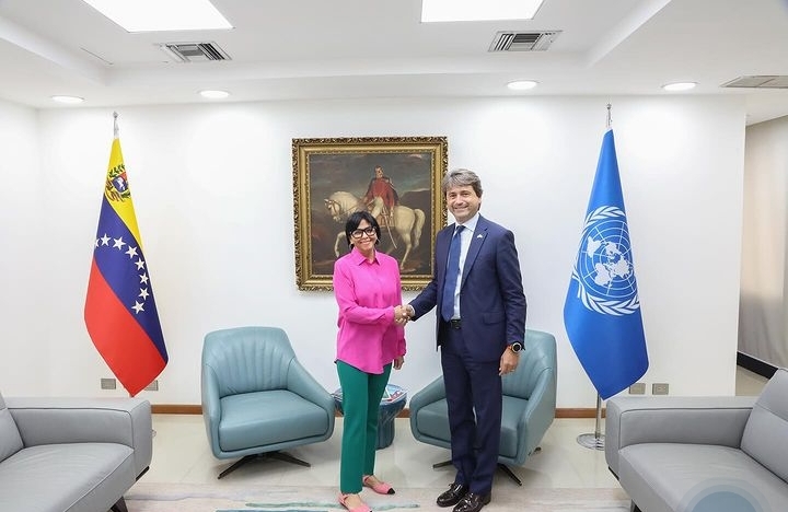 Vicepresidenta Delcy Rodríguez se reunión con el coordinador residente de la ONU en el país