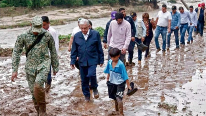 Así fue la travesía de López Obrador para llegar a Acapulco, aislado tras el huracán Otis (+ Fotos)
