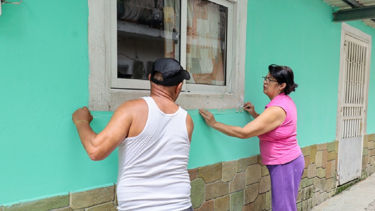 Alcaldía de Chacao renueva más de 70 fachadas de viviendas en Bucaral