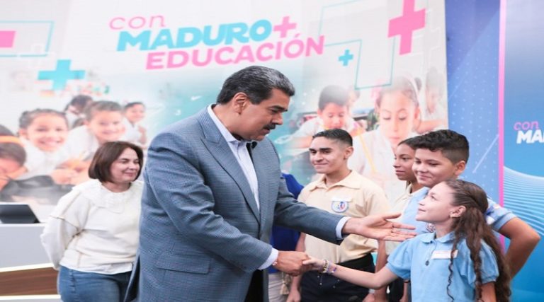 Niños y jóvenes inician nuevo año escolar en más de 28 mil escuelas y liceos