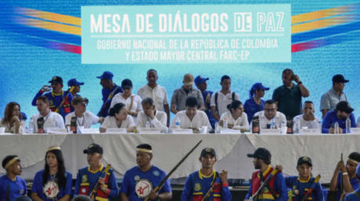 «Colombia espera dar un mensaje de paz»: Petro saluda inicio de diálogos con disidencias de las FARC