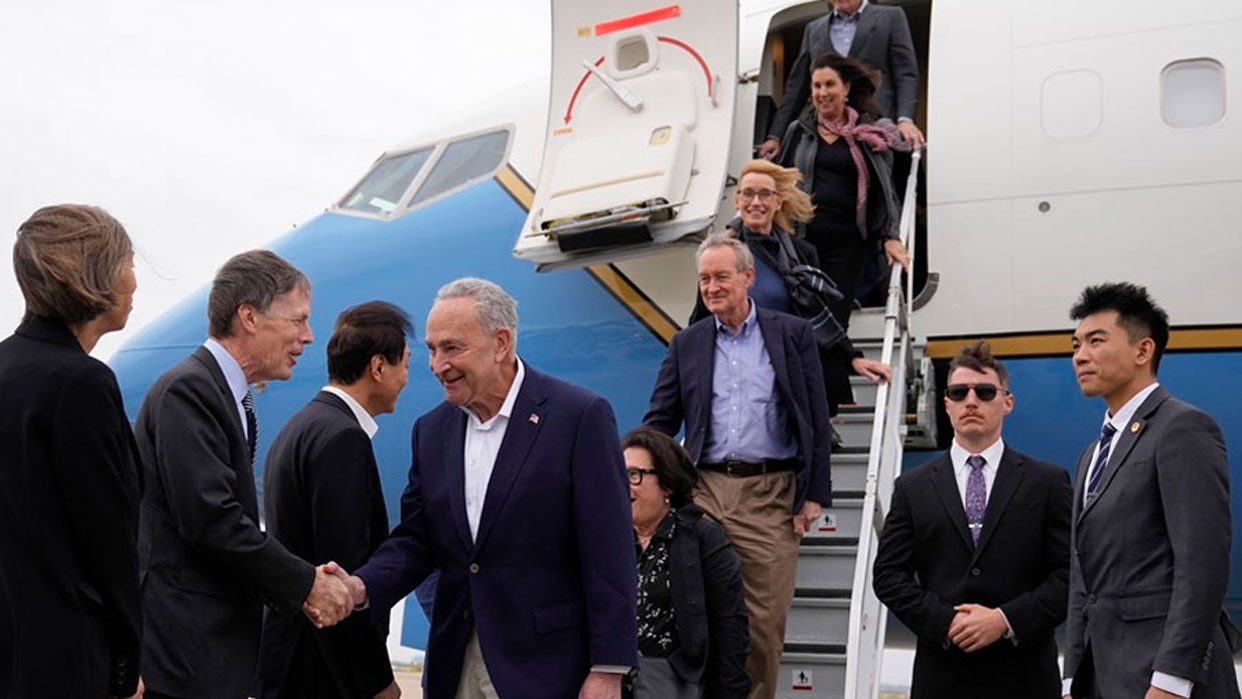 Delegación de senadores de Estados Unidos visita China