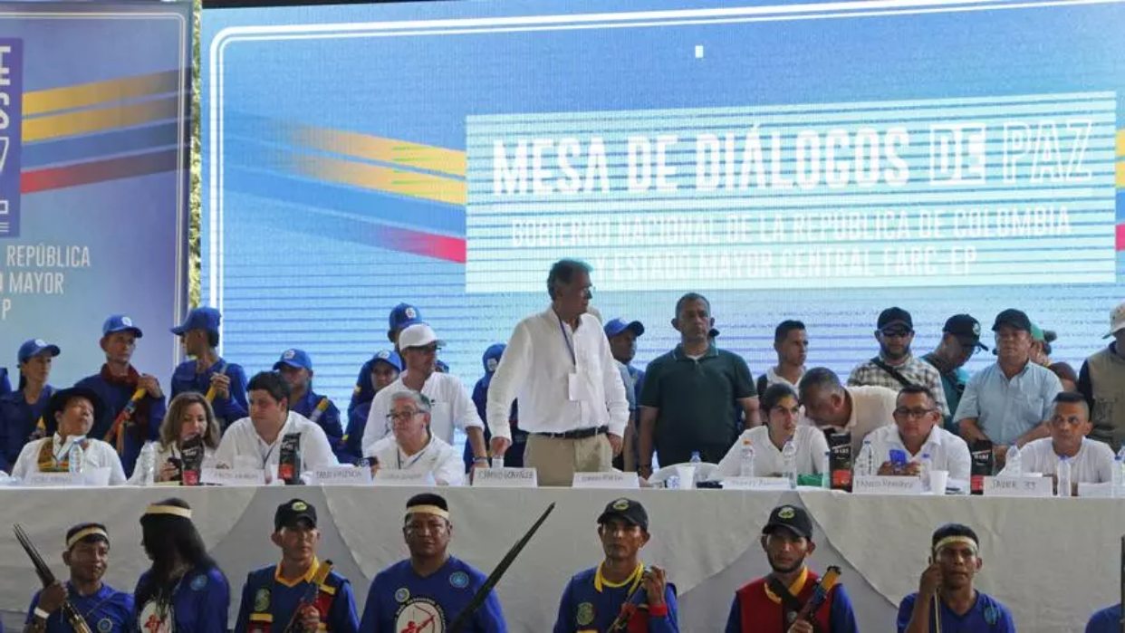 Gobierno colombiano expide decreto de cese de operaciones contra disidencia de las FARC