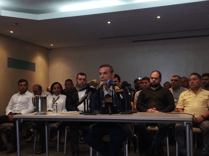 ¡Oficial! Roberto Enríquez renuncia a la candidatura y ofrece apoyo al ganador de las Primarias