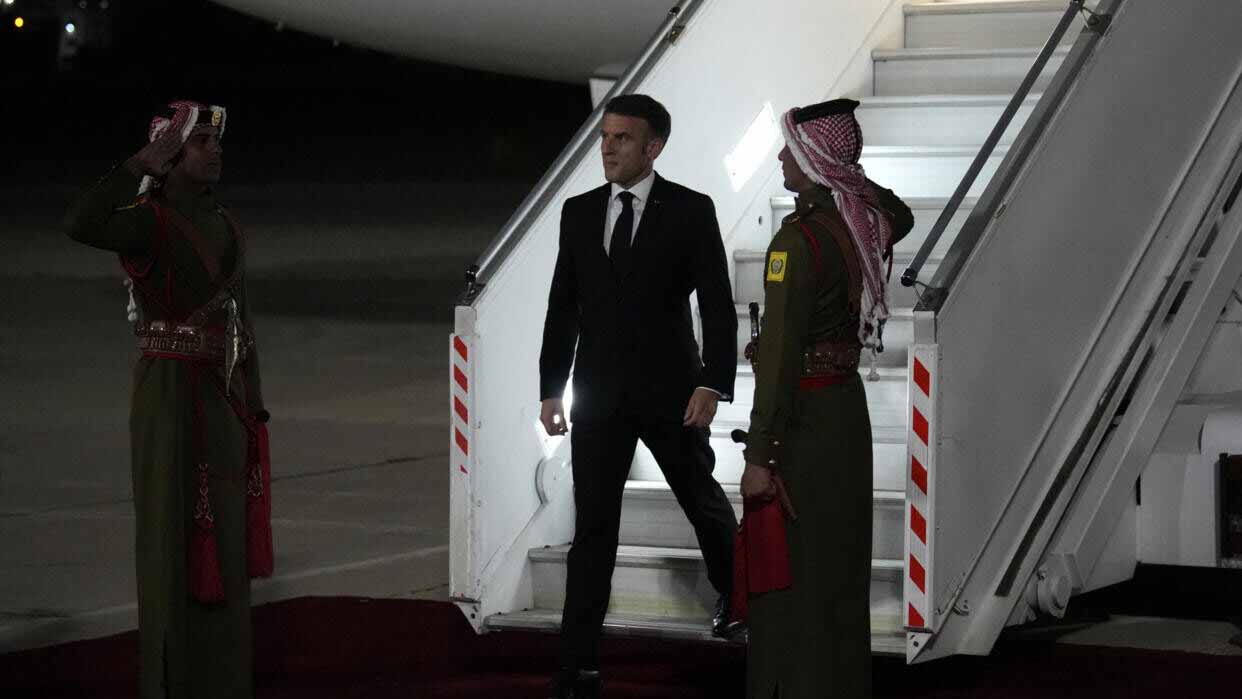 Macron llega a Jordania para abordar la crisis humanitaria en Gaza con el rey Abdalá II