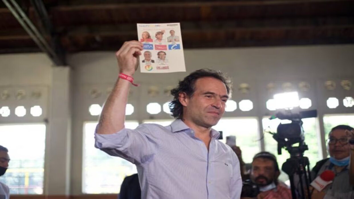 Federico Gutiérrez arrasa en las urnas y vuelve a ser alcalde de Medellín
