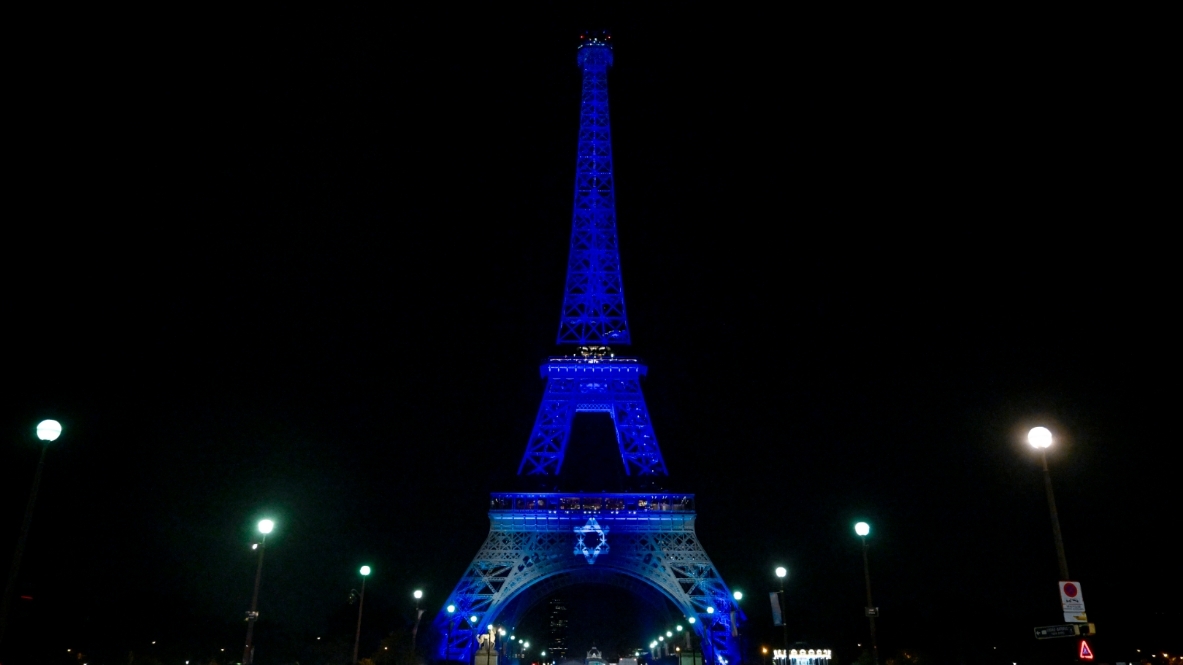Torre Eiffel se ilumina con los colores de Israel