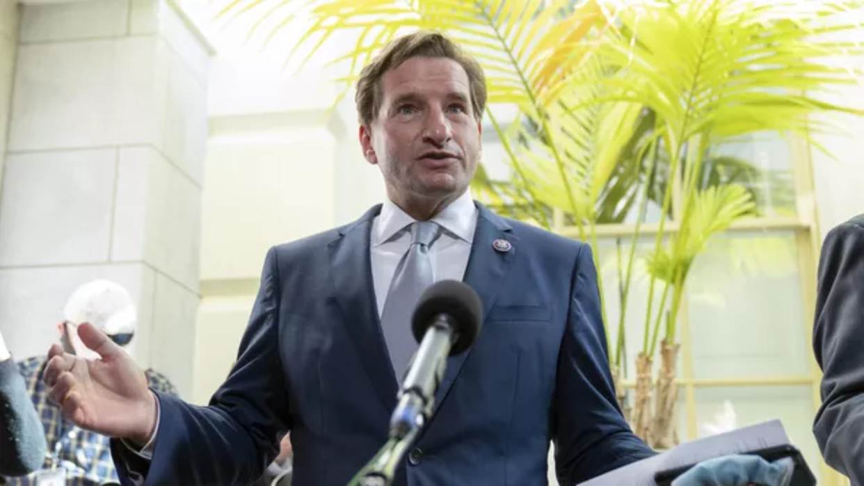 El congresista demócrata Dean Phillips anuncia su candidatura a la presidencia de EEUU en 2024