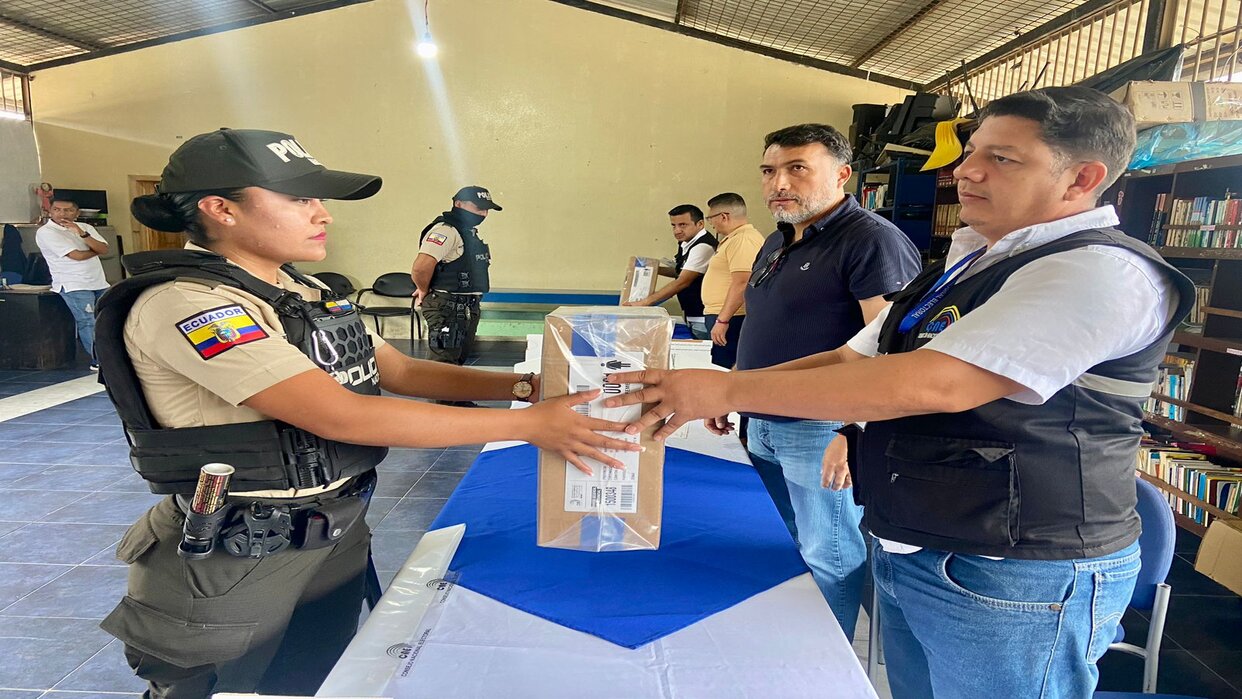 Ecuador se alista para el balotaje presidencial bajo amplio despliegue policial y ley seca
