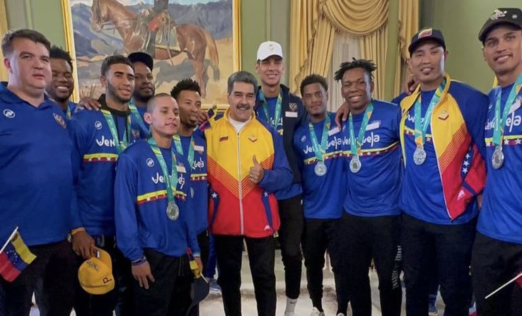 ¡Con medalla de plata! Selección de basket venezolana fue recibida por el presidente Nicolás Maduro (+ Detalles)