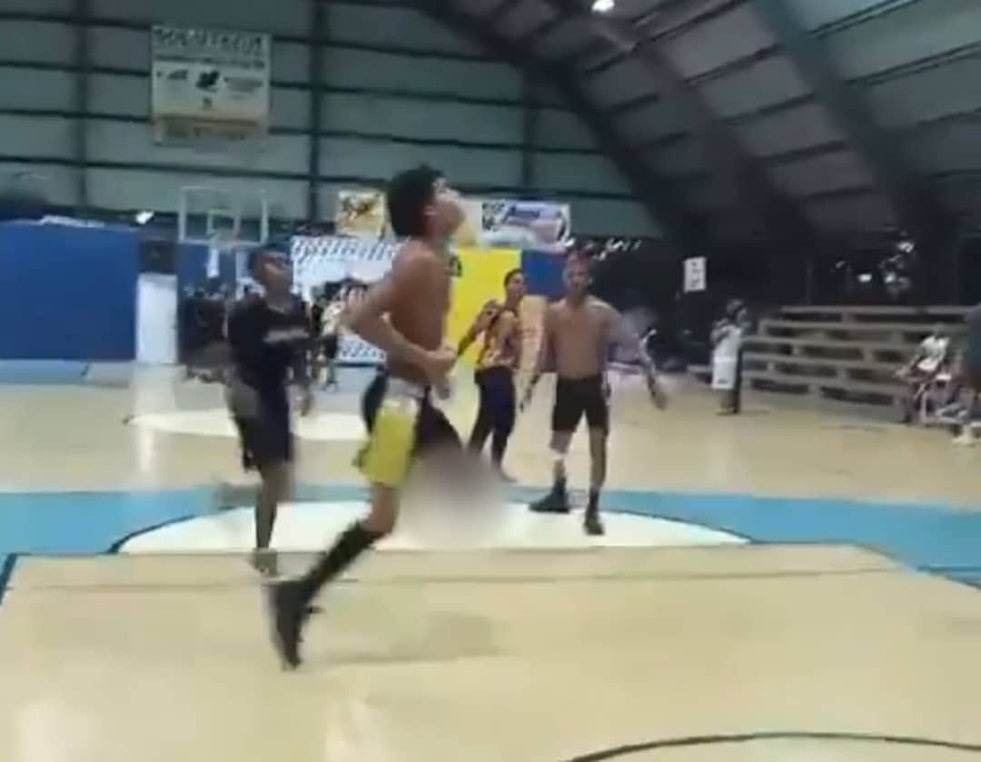 ¡No hay excusas! Joven con una pierna juega básquetbol con todos los ánimos (+ Video)