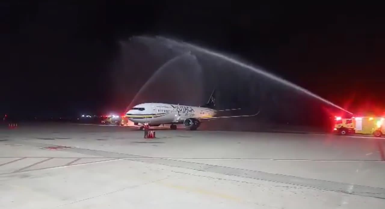 Aterrizó el avión que trajo de regreso a casa a la Vinotinto tras estar varado en Perú y fue recibido con honores (+ Video)