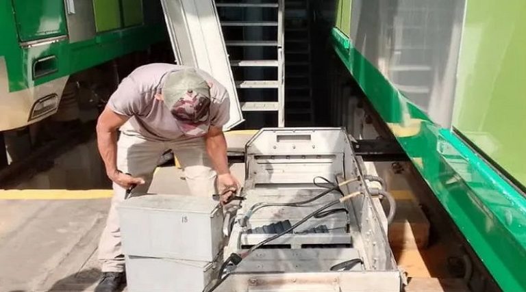 Ejecutan trabajos de mantenimiento en tren del Metro de Maracaibo