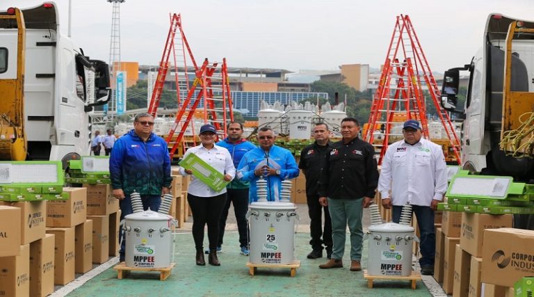 Entregaron equipos para fortalecer el servicio eléctrico en el país