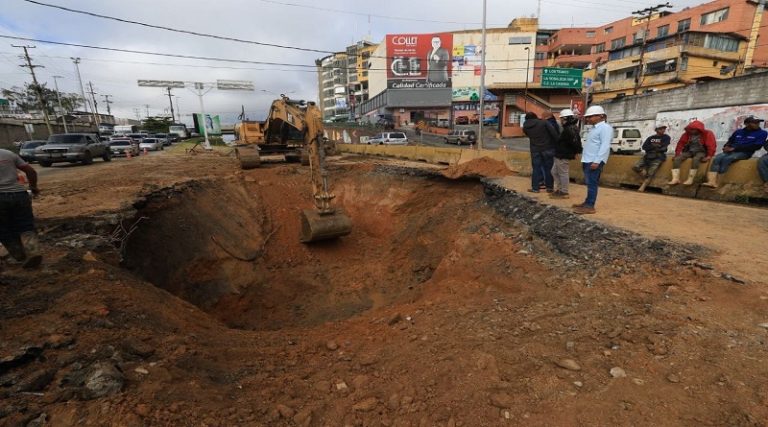 Avanzan trabajos en Miranda para recuperar vialidad en la Panamericana