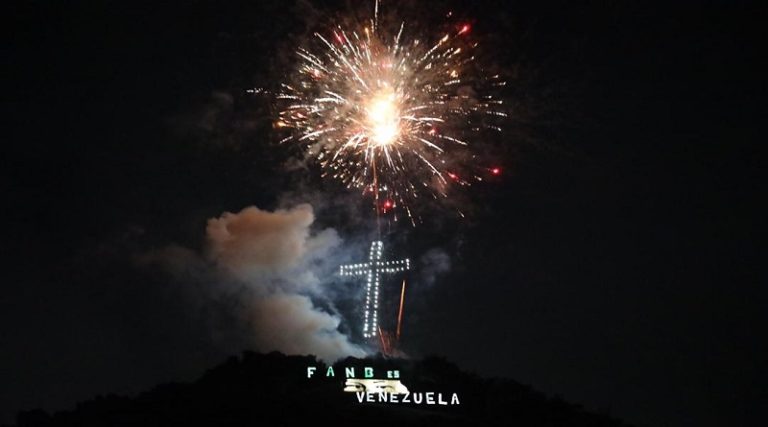 Ministro Padrino López autorizó el encendido de la Cruz Codazzi para recibir la navidad