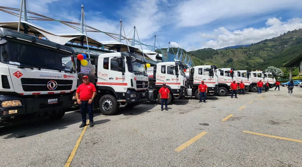 ¡Trabajo en equipo victoria segura! PDVSA: 10 cisternas para distribución de combustible llegaron a Mérida