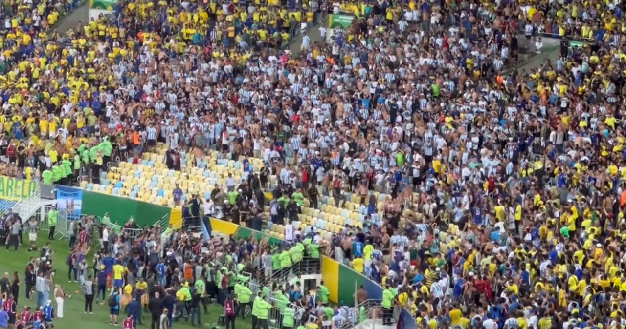 Trifulca en Brasil | Encuentro entre Brasil y Argentina se encuentra retrasado por incidentes en las gradas (+ Detalles)