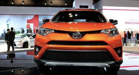 Toyota llama a revisión a más de 1,8 millones de vehículos RAV4