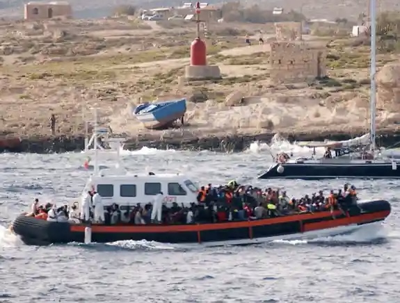 Llegan 1.200 migrantes a Lampedusa en las últimas 24 horas
