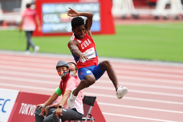 El cubano Robiel Yankiel bate su propio récord mundial en salto largo en los Parapanamericanos