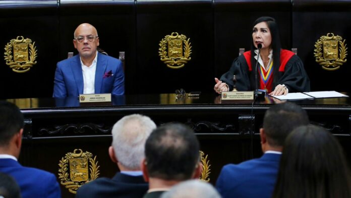 Por la defensa del Esequibo: Jorge Rodríguez entregó solicitud de amparo ante el TSJ