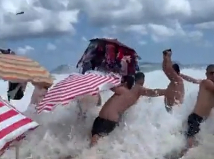 Mar embravecido asustó a los bañistas en Río de Janeiro, Brasil (+ Video)