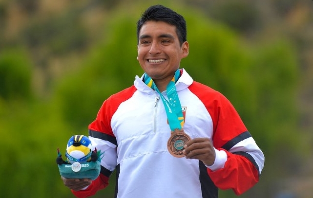 Medallista peruano en los Panamericanos humilla al alcalde de su ciudad por haberle negado apoyo