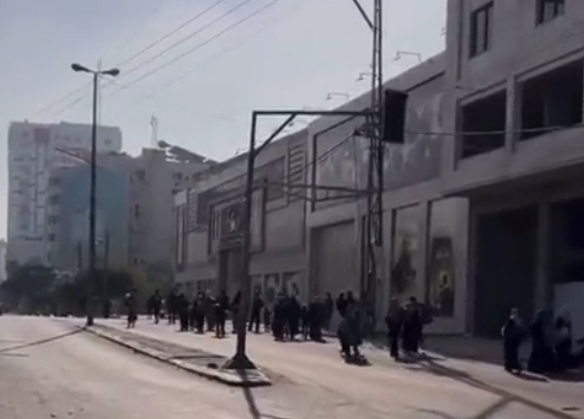 Miles de gazatíes evacúan hacia el sur del enclave (+ Video)