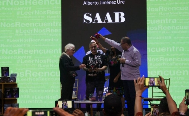 Tarek Wiliam Saab bautizó el libro «SAAB» de Jiménez Ure en la Filven 2023